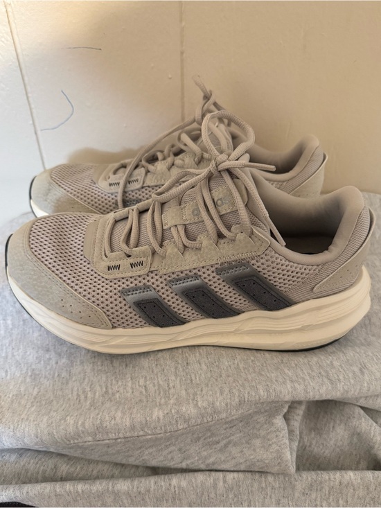 adidas Shoes - Adidas Women’s size 8